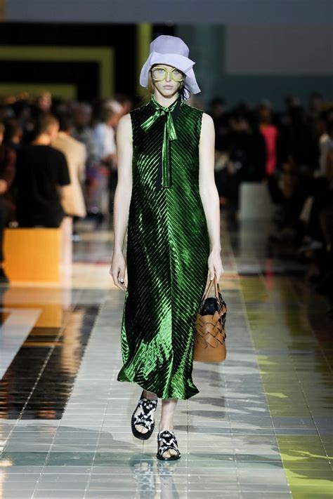 sfilata prada milano 2019|SFILATA PRADA DONNA PRIMAVERA/ESTATE 2020 .